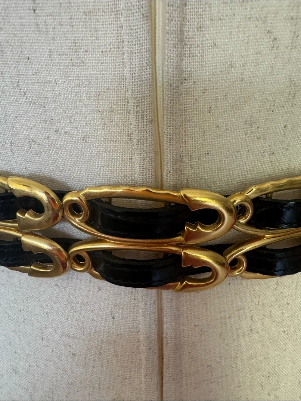 Vintage 90s Avignon Black Croc Embossed Leather Belt with Gold Safety Pin Design